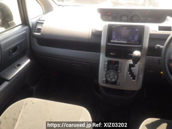 Used 2007 AT toyota noah ZRR75G Image[17]