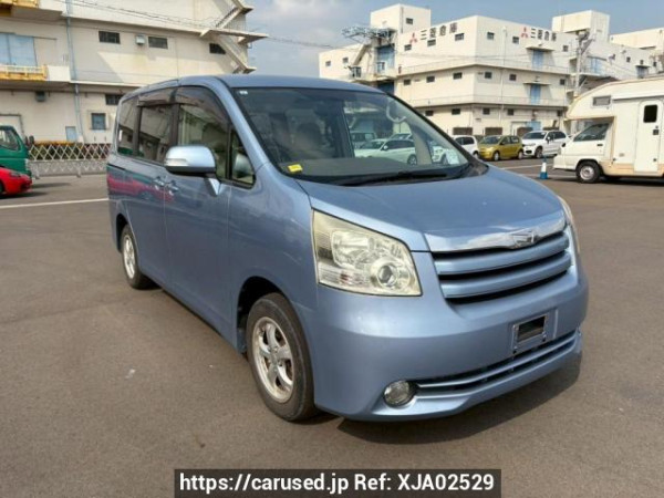 Used 2007 AT toyota noah ZRR70G Image[0]