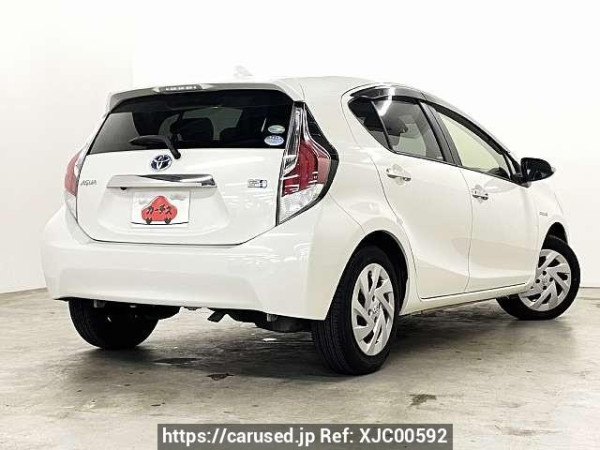 Used 2016 CVT toyota aqua DAA-NHP10 Image[2]