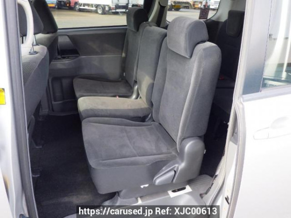 Used 2007 AT toyota noah ZRR70G Image[16]