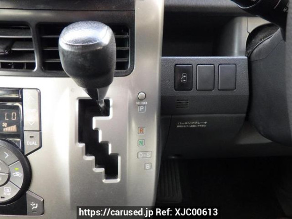 Used 2007 AT toyota noah ZRR70G Image[26]