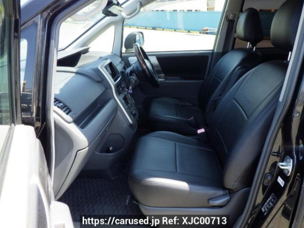 Used 2008 AT toyota voxy ZRR70W Image[14]
