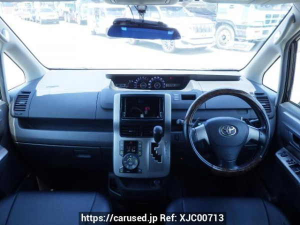 Used 2008 AT toyota voxy ZRR70W Image[18]