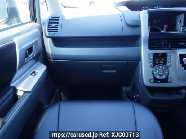 Used 2008 AT toyota voxy ZRR70W Image[19]