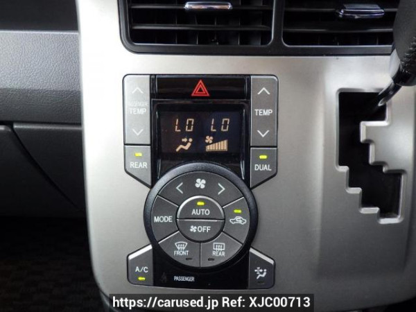 Used 2008 AT toyota voxy ZRR70W Image[24]