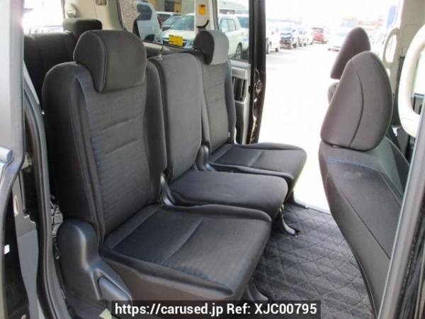 Used 2008 AT toyota voxy ZRR70W Image[18]