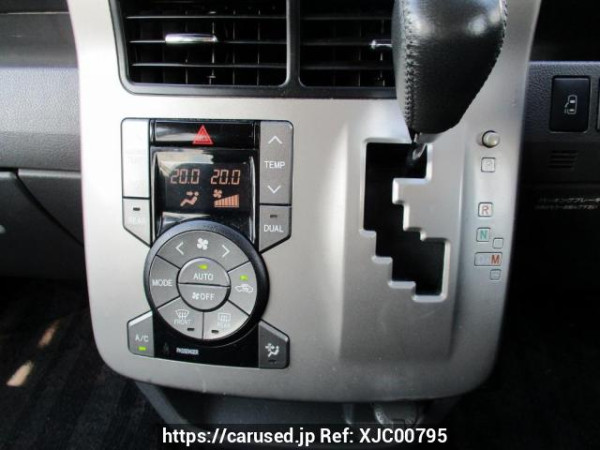 Used 2008 AT toyota voxy ZRR70W Image[28]