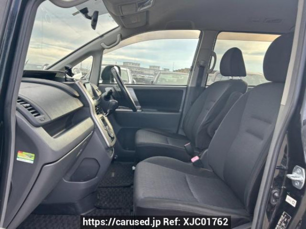 Used 2007 AT toyota voxy ZRR70W Image[13]