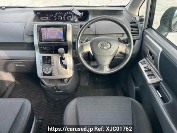Used 2007 AT toyota voxy ZRR70W Image[20]