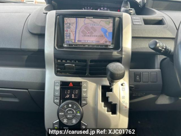 Used 2007 AT toyota voxy ZRR70W Image[23]