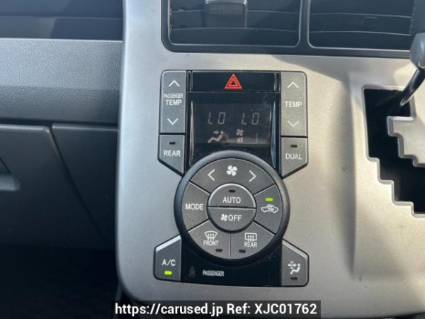 Used 2007 AT toyota voxy ZRR70W Image[25]