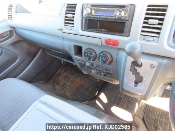 Used 2004 AT toyota regiusace-van KDH200V Image[24]