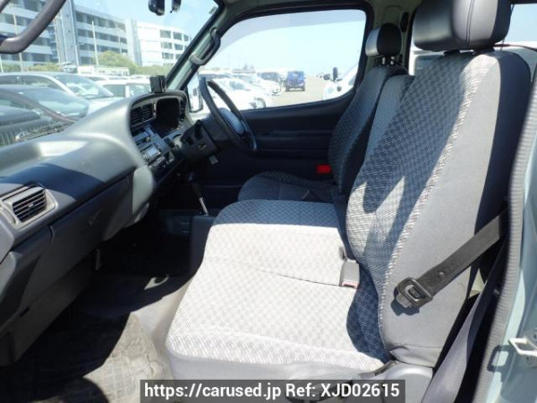 Used 2003 AT toyota regiusace-van TRH112V Image[12]