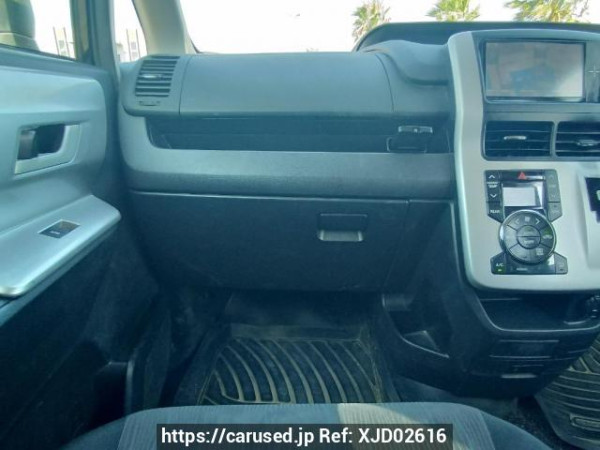 Used 2010 AT toyota voxy ZRR70W Image[19]