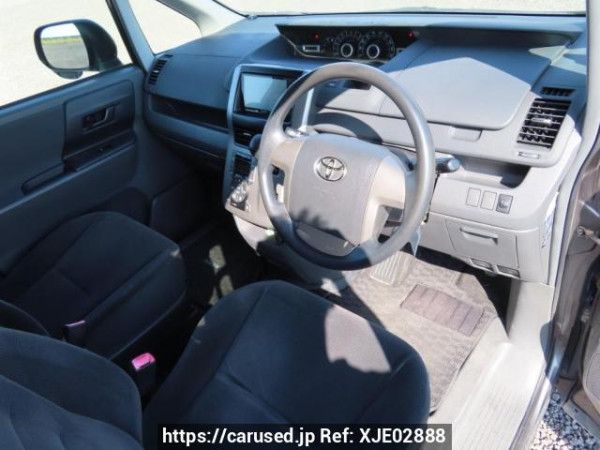 Used 2009 AT toyota noah ZRR70G Image[13]