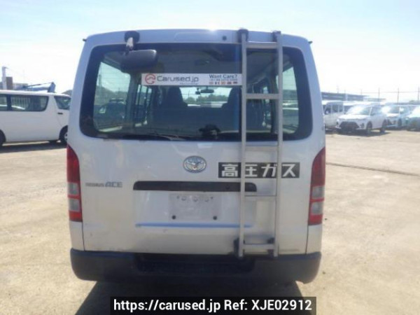 Used 2005 AT toyota regiusace-van KDH200V Image[5]