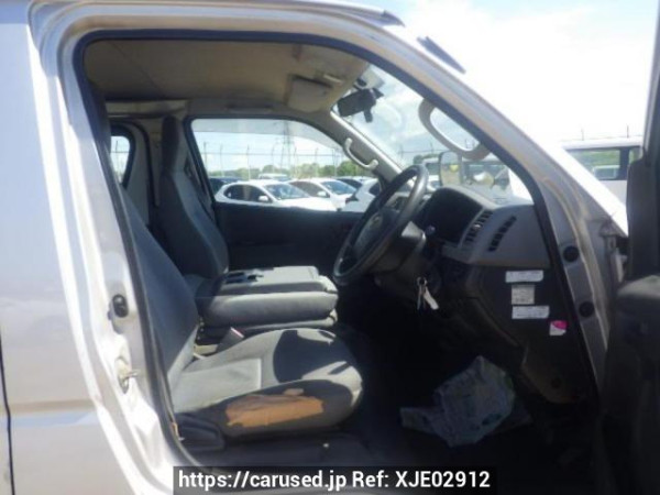 Used 2005 AT toyota regiusace-van KDH200V Image[11]