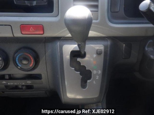 Used 2005 AT toyota regiusace-van KDH200V Image[20]