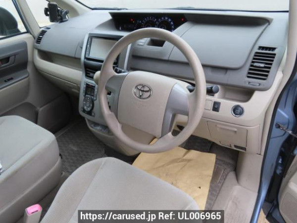 Used 2007 AT toyota noah ZRR70G Image[13]