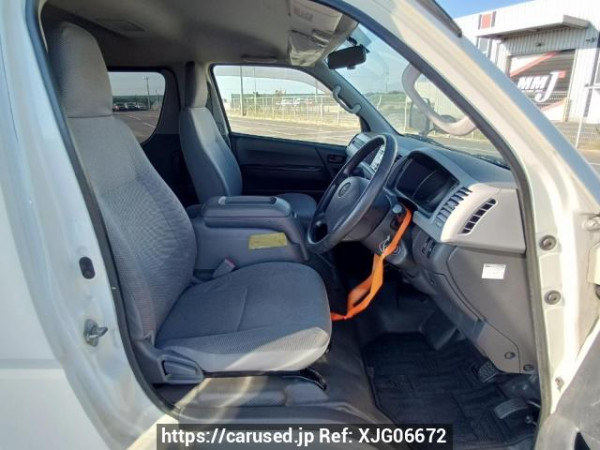 Used 2006 AT toyota hiace-wagon TRH214W Image[14]
