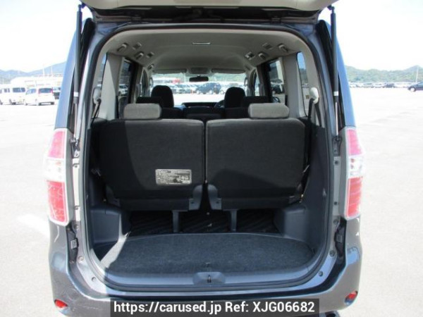 Used 2007 AT toyota noah ZRR70G Image[8]