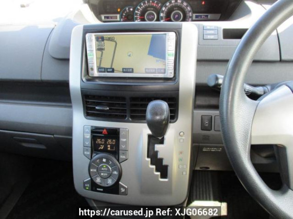 Used 2007 AT toyota noah ZRR70G Image[24]