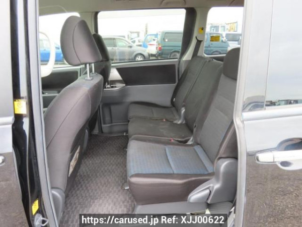 Used 2009 AT toyota voxy ZRR70W Image[17]