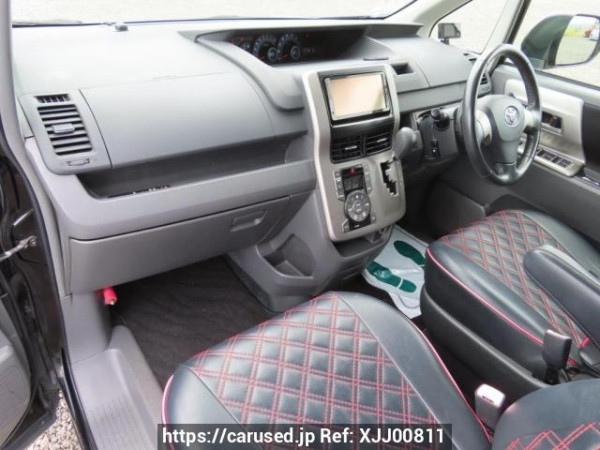 Used 2007 AT toyota voxy ZRR70W Image[14]