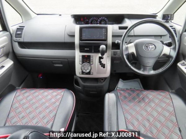 Used 2007 AT toyota voxy ZRR70W Image[21]