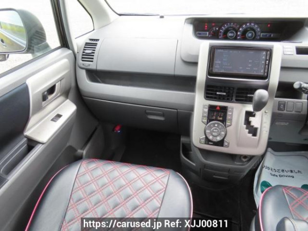 Used 2007 AT toyota voxy ZRR70W Image[22]