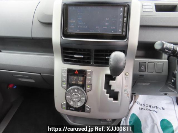 Used 2007 AT toyota voxy ZRR70W Image[26]