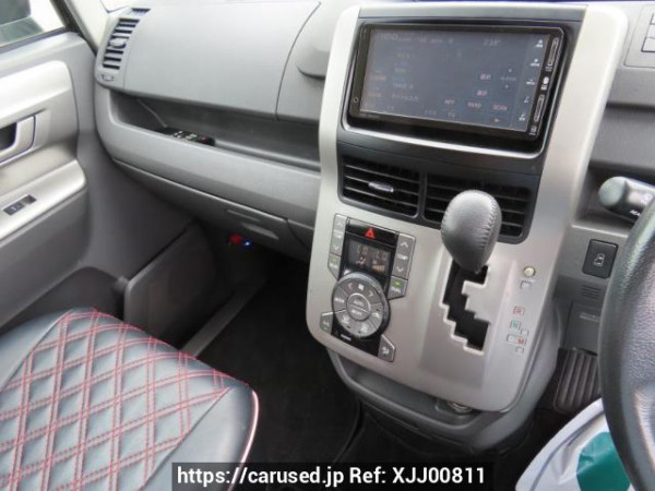 Used 2007 AT toyota voxy ZRR70W Image[28]
