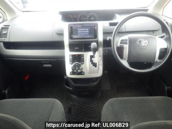 Used 2012 AT toyota noah ZRR70G Image[16]