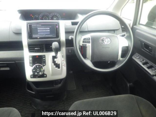 Used 2012 AT toyota noah ZRR70G Image[18]