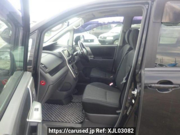 Used 2009 AT toyota noah ZRR70W Image[12]
