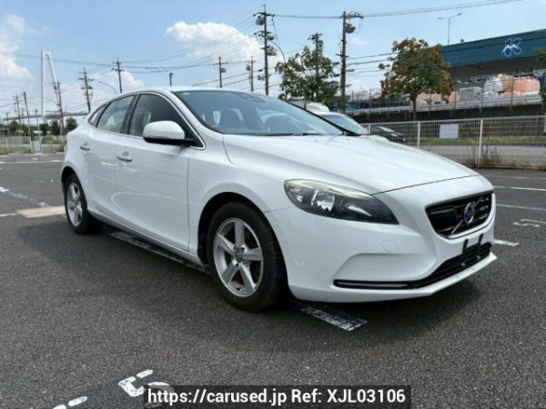 Used 2013 AT volvo v40 MB4164T Image[0]