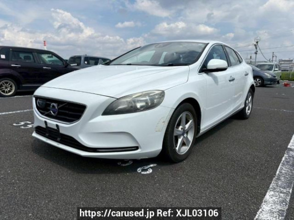 Used 2013 AT volvo v40 MB4164T Image[2]