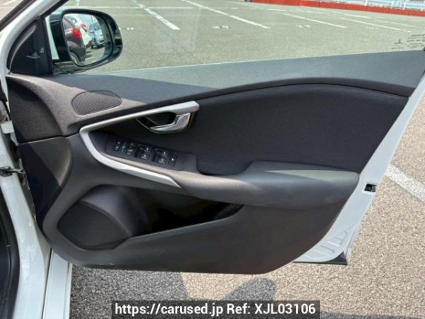 Used 2013 AT volvo v40 MB4164T Image[16]