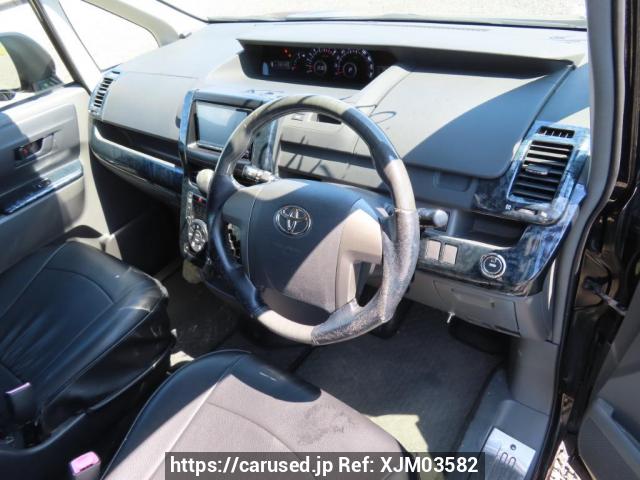 Buy Used 2008 Toyota Voxy ZRR70G (XJM03582) - Carused.jp