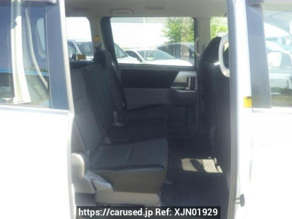 Used 2007 AT toyota voxy ZRR70W Image[13]