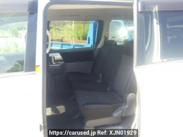 Used 2007 AT toyota voxy ZRR70W Image[14]