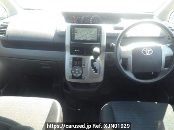 Used 2007 AT toyota voxy ZRR70W Image[16]