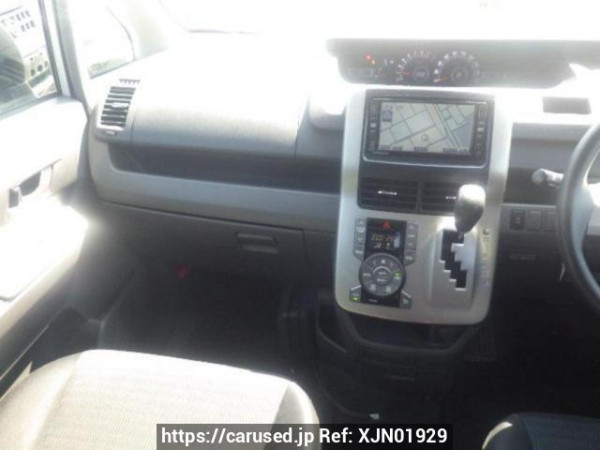 Used 2007 AT toyota voxy ZRR70W Image[17]