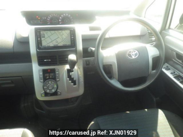 Used 2007 AT toyota voxy ZRR70W Image[18]