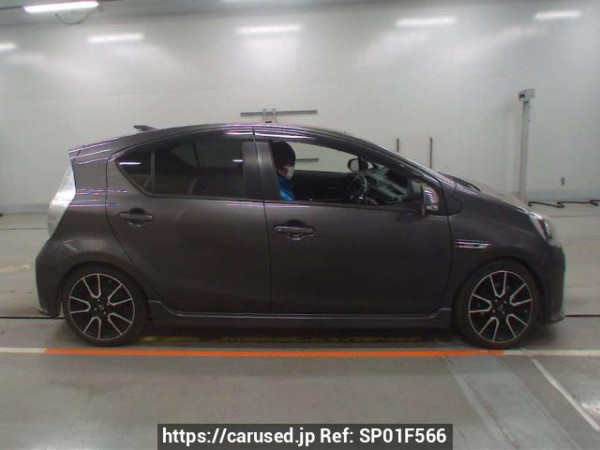 Used 2014 AT toyota aqua NHP10 Image[2]