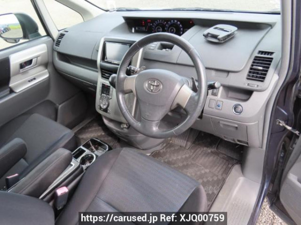 Used 2007 AT toyota voxy ZRR70W Image[13]