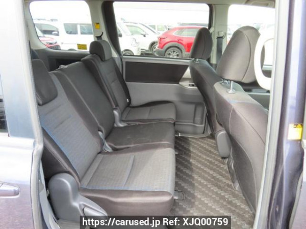 Used 2007 AT toyota voxy ZRR70W Image[15]