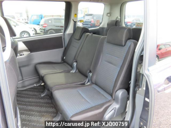 Used 2007 AT toyota voxy ZRR70W Image[18]