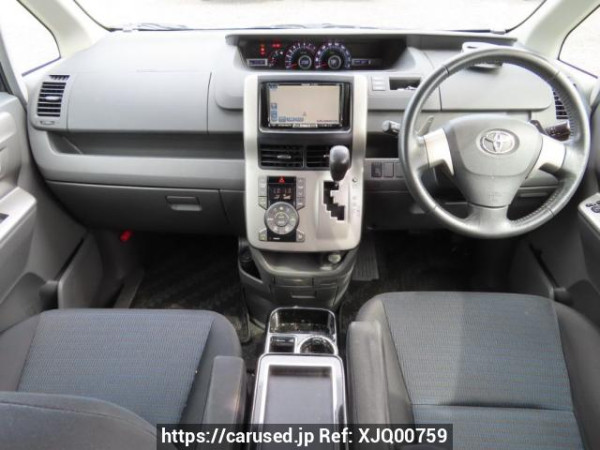 Used 2007 AT toyota voxy ZRR70W Image[21]