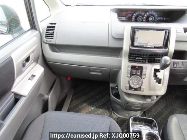 Used 2007 AT toyota voxy ZRR70W Image[22]
